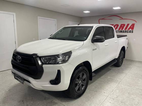 TOYOTA HILUX 2.8 D-4D TURBO DIESEL CD CONQUEST 4X4 AUTOMÁTICO